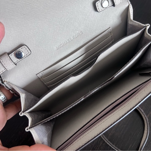 MICHAEL KORS GREY SAFFIANO LEATHER CHAIN BAG - Picture 4 of 16